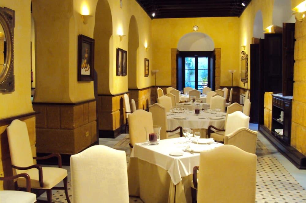 Palacio Marques De La Gomera Осуна Екстериор снимка