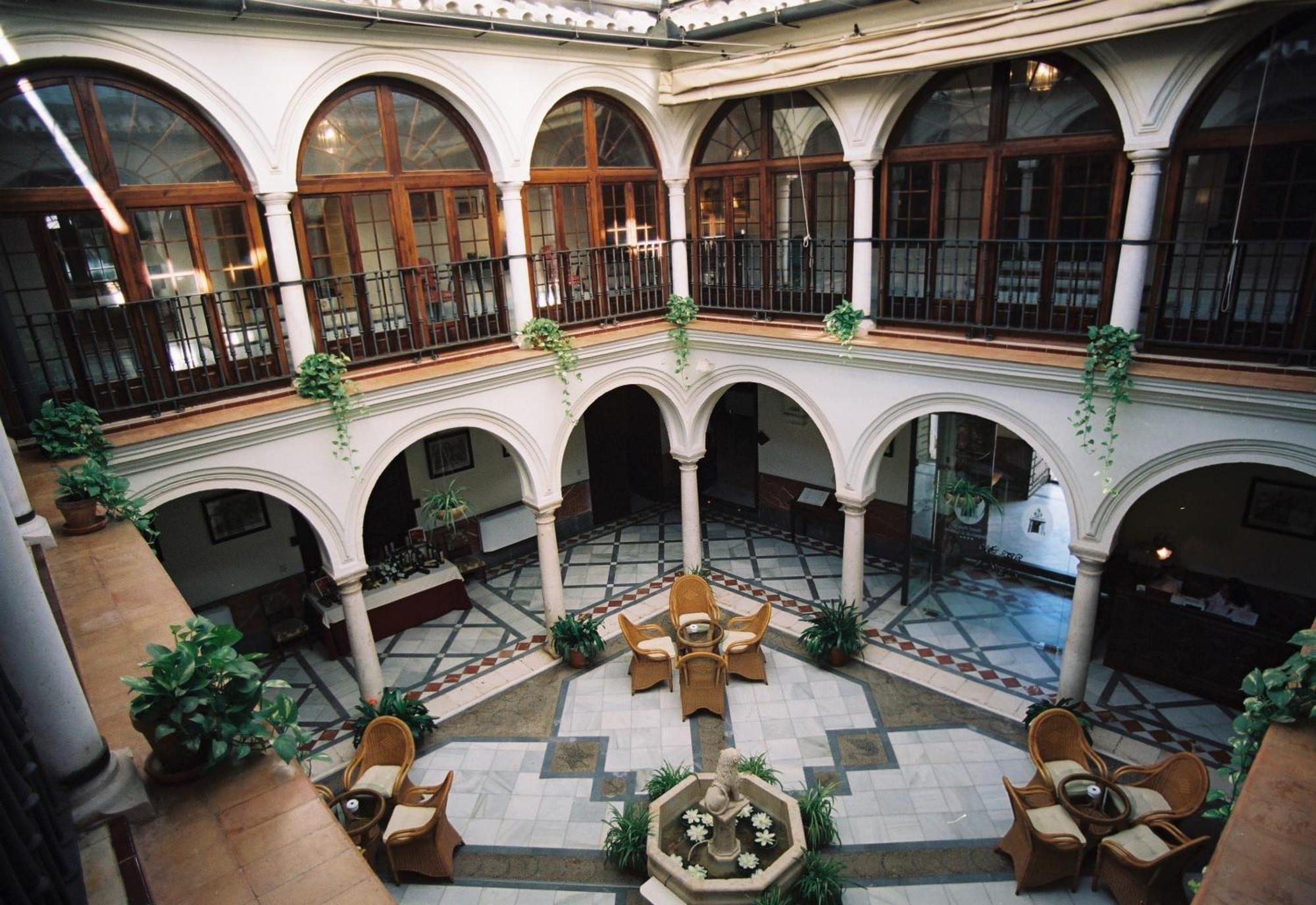 Palacio Marques De La Gomera Осуна Екстериор снимка