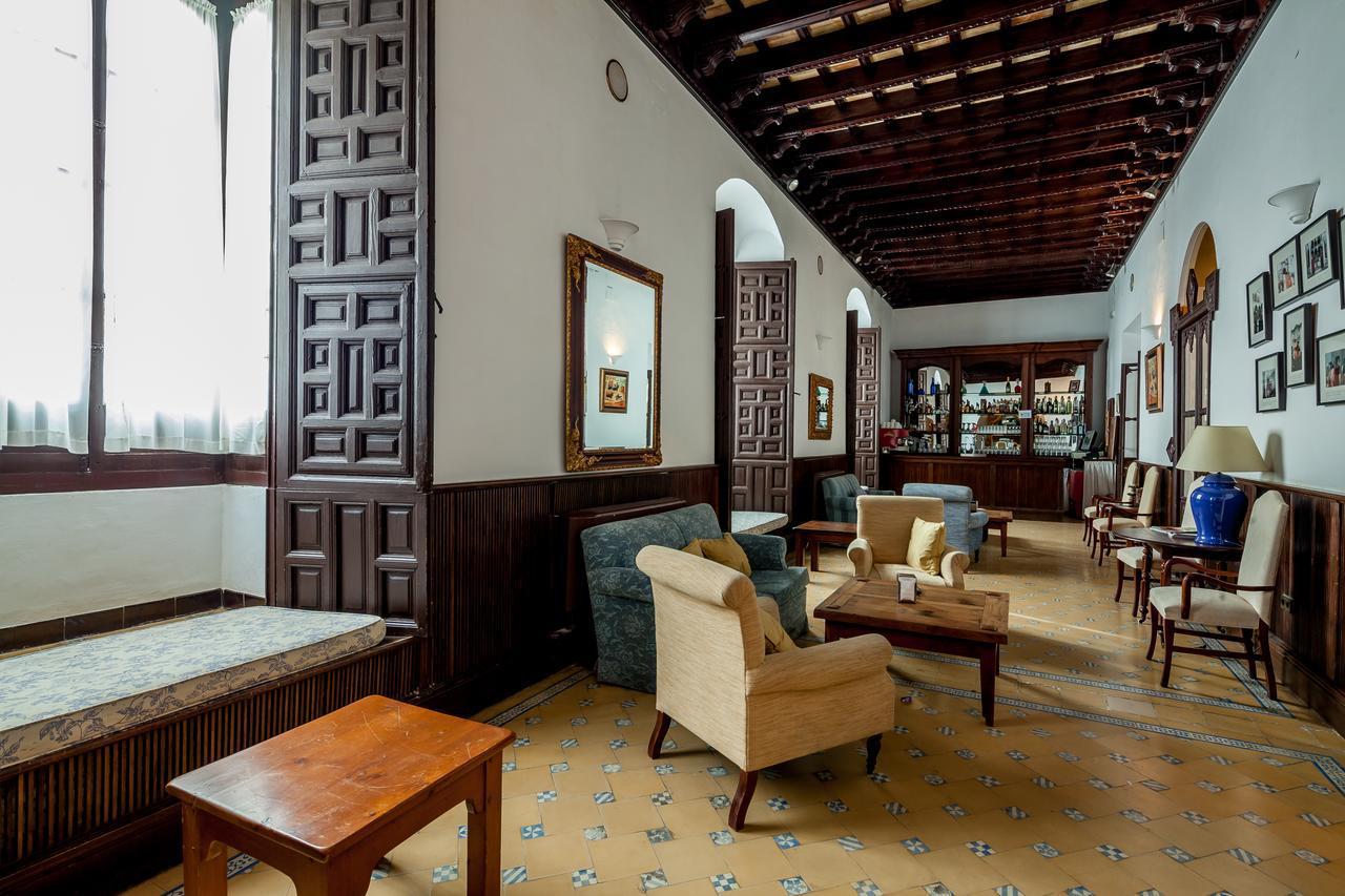Palacio Marques De La Gomera Осуна Екстериор снимка